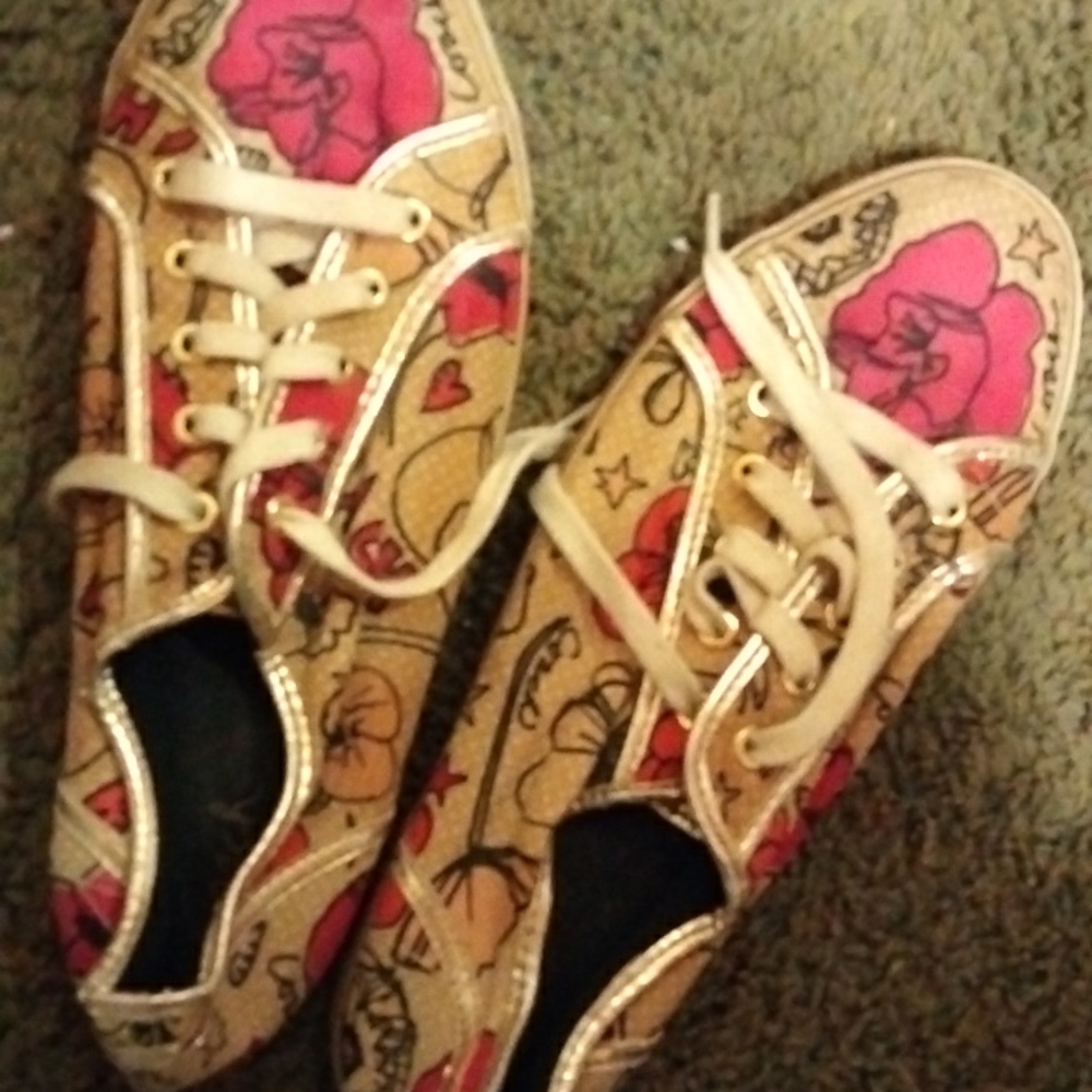 Iam selling my coach shoes